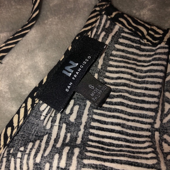 Aztec print romper with pockets and keyhole back - Picture 7 of 8